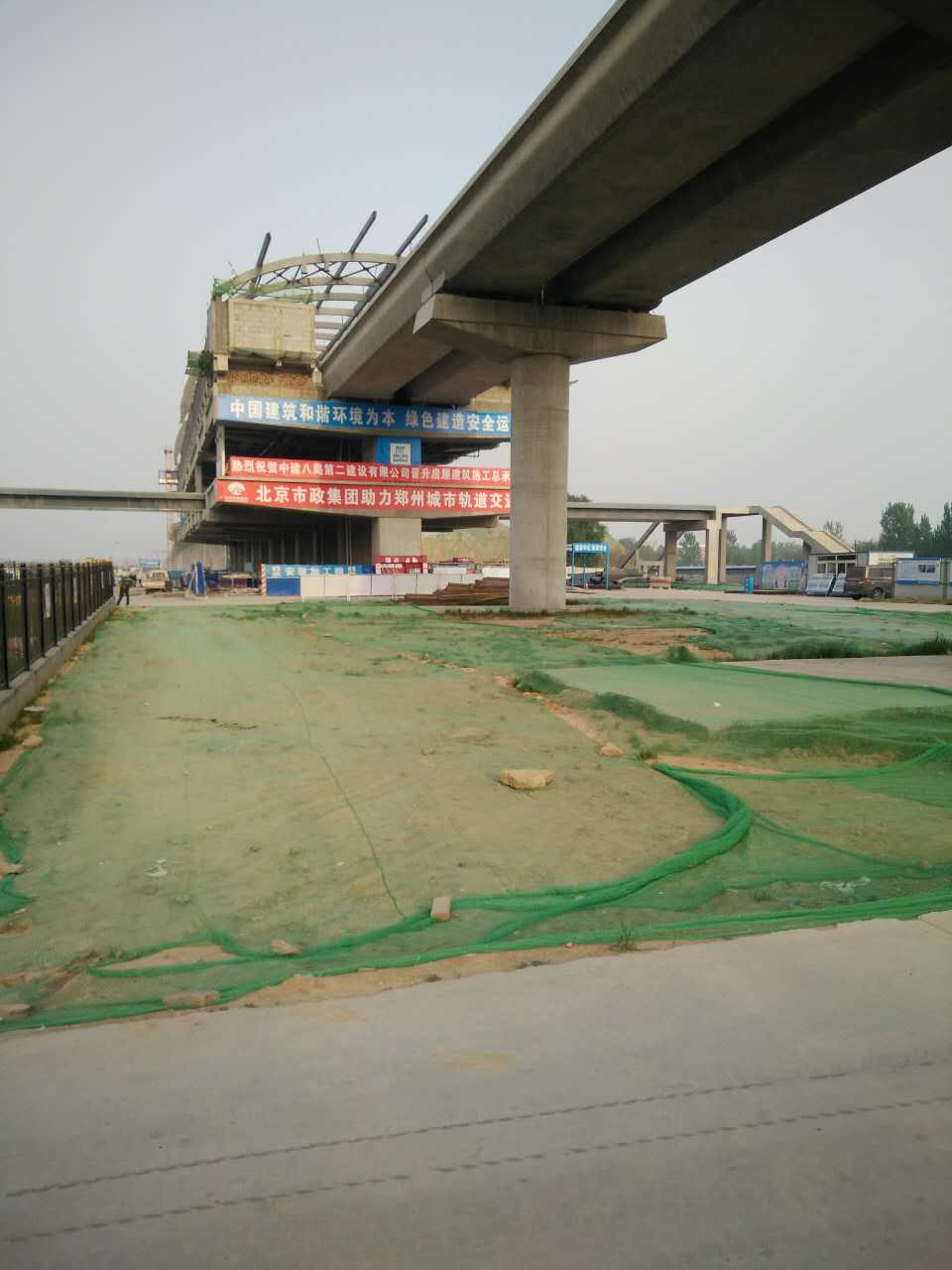 河南新鄭城際鐵路站臺(tái)高空安裝
